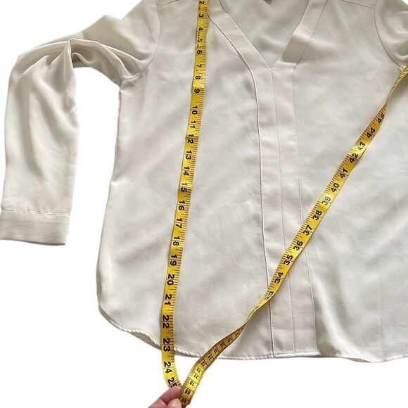 EUC Banana Republic Cream/Off-White Long Sleeve Blouse - Size XS Petite - Picture 5 of 9